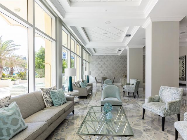 1-bedroom condo for rent in Hollywood - 2501 S Ocean Dr 439 - MondialRealty