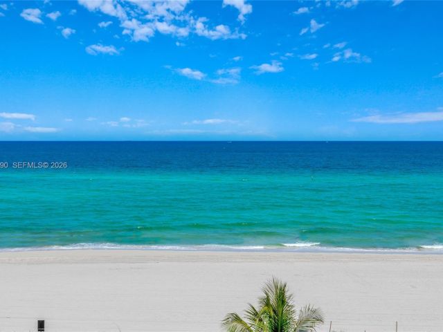 1-bedroom condo for rent in Hollywood - 2501 S Ocean Dr 439 - MondialRealty