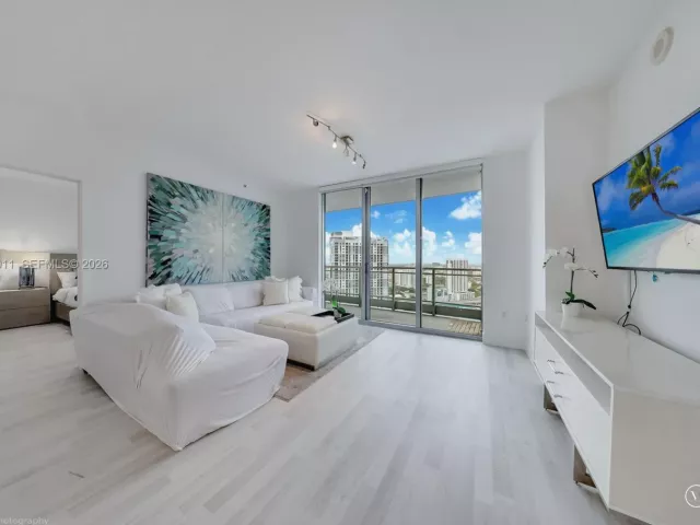 2-bedroom condo for sale in Miami - 90 SW 3rd St 3109 - MondialRealty