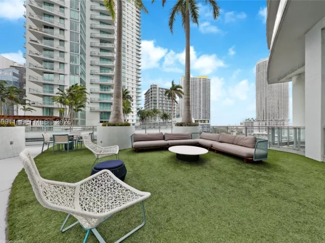 2-bedroom condo for sale in Miami - 90 SW 3rd St 3109 - MondialRealty