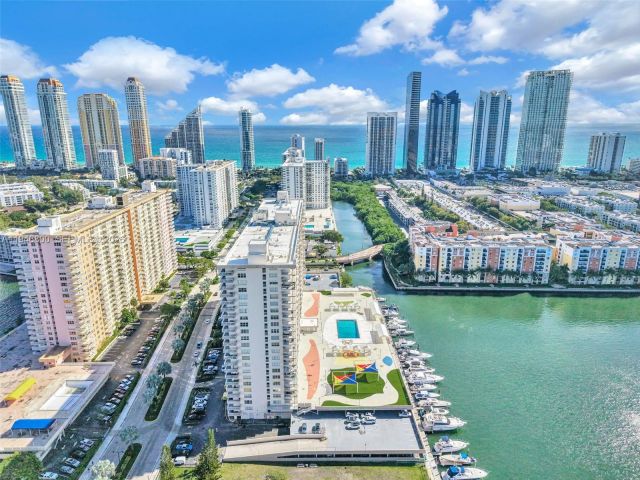 2-bedroom condo for sale in Sunny Isles Beach - 250 174th St 1808 - MondialRealty