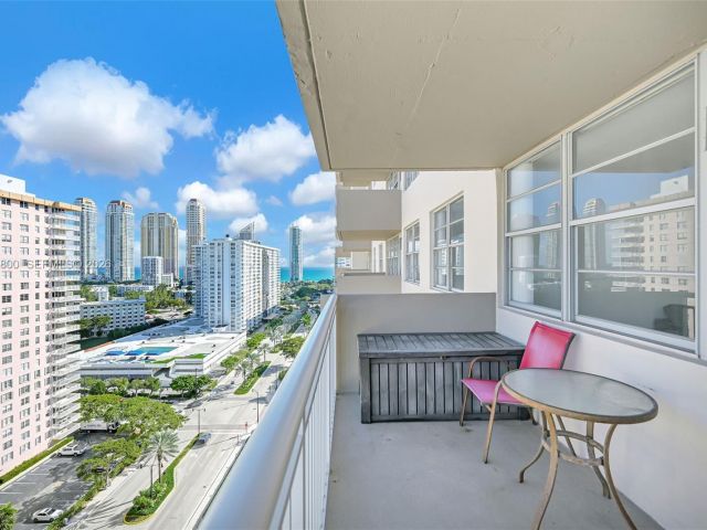 2-bedroom condo for sale in Sunny Isles Beach - 250 174th St 1808 - MondialRealty