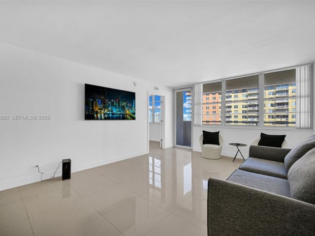 2-bedroom condo for sale in Sunny Isles Beach - 250 174th St 1808 - MondialRealty