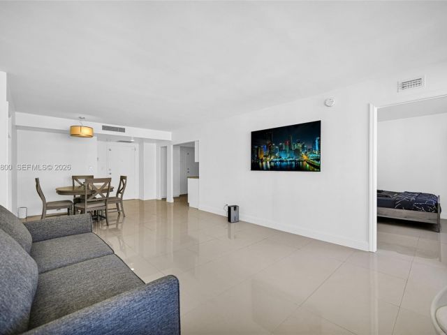 2-bedroom condo for sale in Sunny Isles Beach - 250 174th St 1808 - MondialRealty