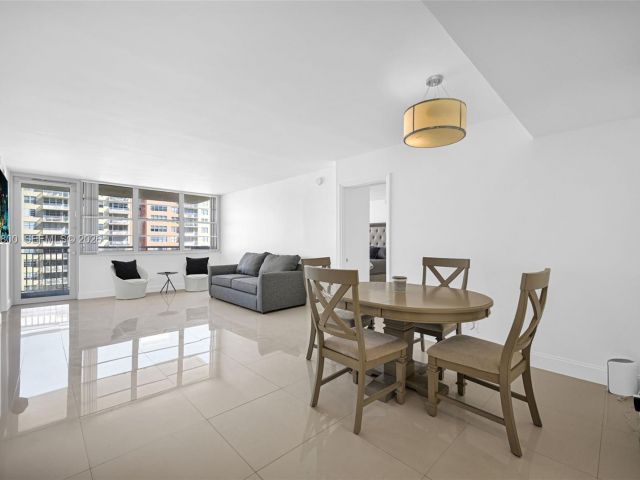 2-bedroom condo for sale in Sunny Isles Beach - 250 174th St 1808 - MondialRealty
