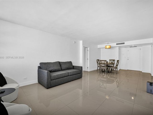 2-bedroom condo for sale in Sunny Isles Beach - 250 174th St 1808 - MondialRealty