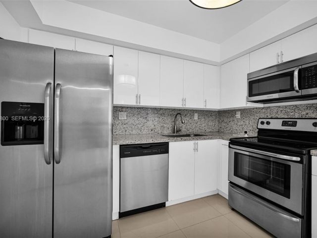 2-bedroom condo for sale in Sunny Isles Beach - 250 174th St 1808 - MondialRealty