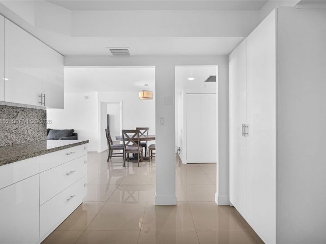 2-bedroom condo for sale in Sunny Isles Beach - 250 174th St 1808 - MondialRealty
