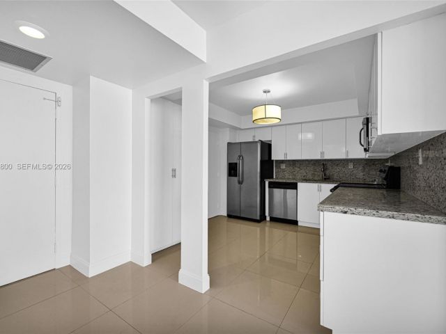 2-bedroom condo for sale in Sunny Isles Beach - 250 174th St 1808 - MondialRealty