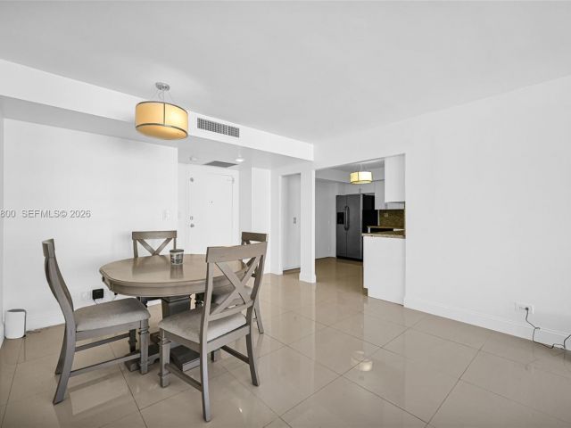 2-bedroom condo for sale in Sunny Isles Beach - 250 174th St 1808 - MondialRealty