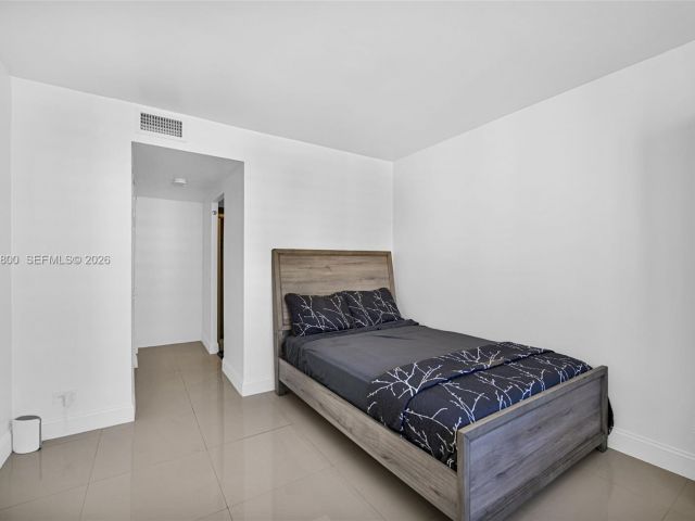 2-bedroom condo for sale in Sunny Isles Beach - 250 174th St 1808 - MondialRealty