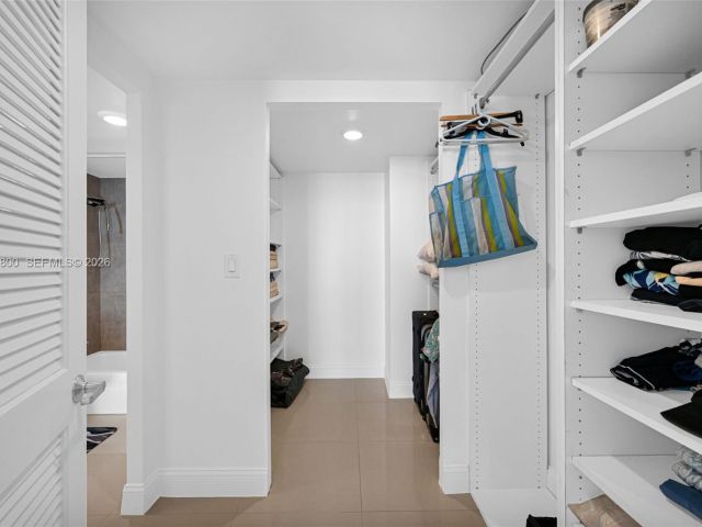 2-bedroom condo for sale in Sunny Isles Beach - 250 174th St 1808 - MondialRealty