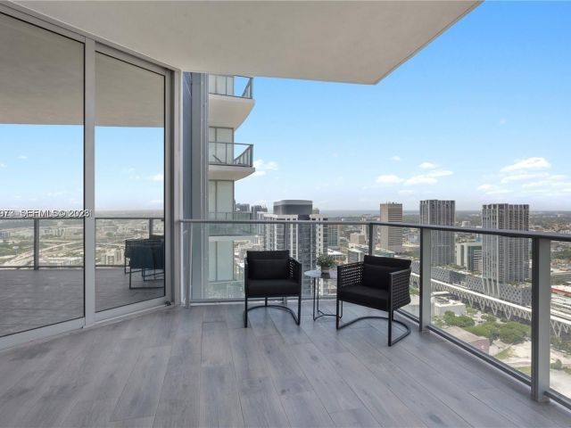 Apartment for sale  Unit #4106 - photo 7199346