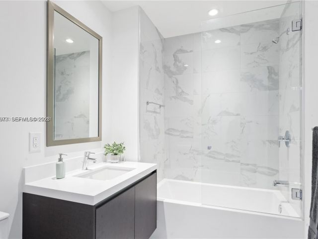 Apartment for sale  Unit #4106 - photo 7199347