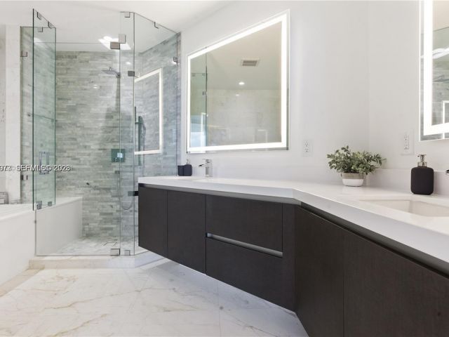 Apartment for sale  Unit #4106 - photo 7199349