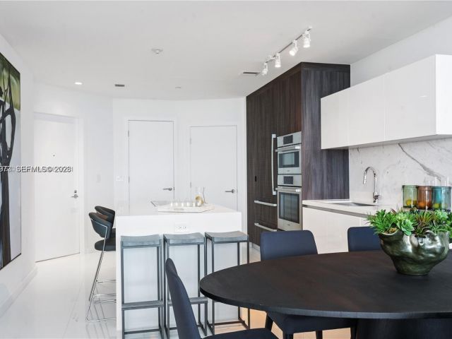 Apartment for sale  Unit #4106 - photo 7199353