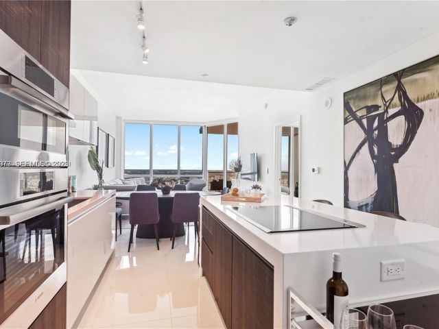 Apartment for sale  Unit #4106 - photo 7199354