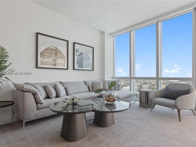 Apartment for sale  Unit #4106 - photo 7199357