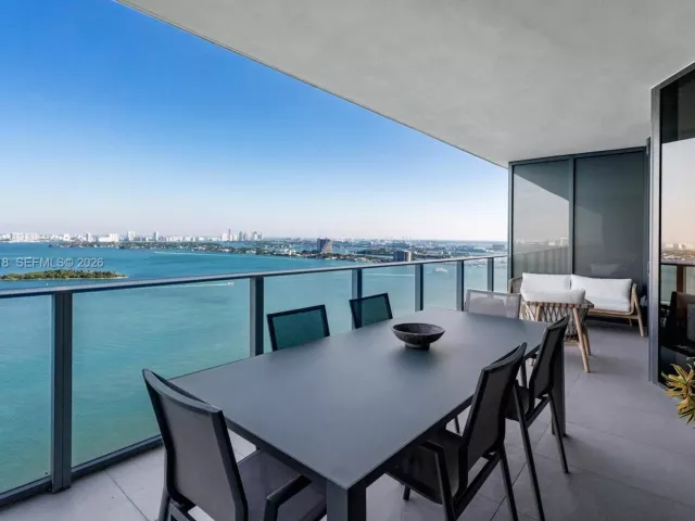 2-bedroom condo for sale in Miami - 700 NE 24th St 2602 - MondialRealty