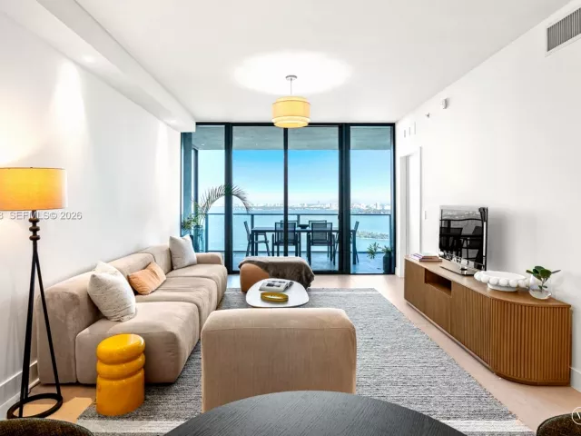 2-bedroom condo for sale in Miami - 700 NE 24th St 2602 - MondialRealty