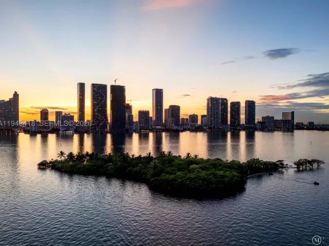 2-bedroom condo for sale in Miami - 700 NE 24th St 2602 - MondialRealty
