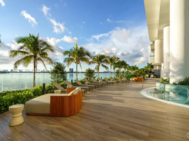 2-bedroom condo for sale in Miami - 700 NE 24th St 2602 - MondialRealty