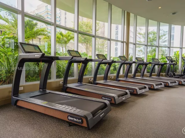 2-bedroom condo for sale in Miami - 700 NE 24th St 2602 - MondialRealty