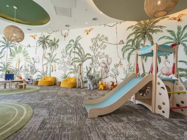 2-bedroom condo for sale in Miami - 700 NE 24th St 2602 - MondialRealty