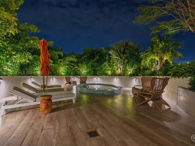 2-bedroom condo for sale in Miami - 700 NE 24th St 2602 - MondialRealty