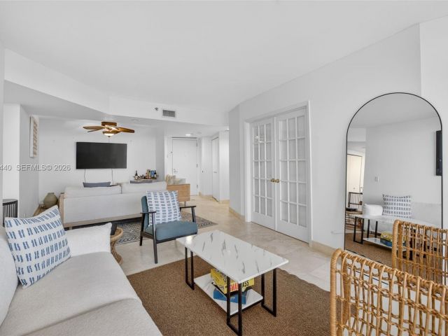 2-bedroom condo for sale in Aventura - 1000 Island Blvd 2105 - MondialRealty