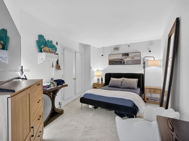 2-bedroom condo for sale in Aventura - 1000 Island Blvd 2105 - MondialRealty