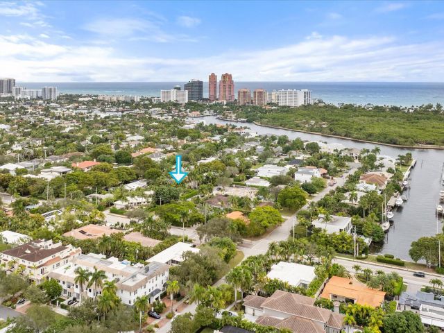 4-bedroom home for sale in Fort Lauderdale - 2711 NE 19th Street - MondialRealty