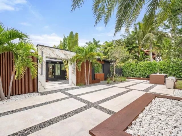 4-bedroom home for sale in Fort Lauderdale - 2711 NE 19th Street - MondialRealty