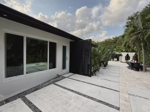 4-bedroom home for sale in Fort Lauderdale - 2711 NE 19th Street - MondialRealty