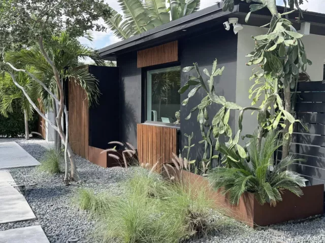 4-bedroom home for sale in Fort Lauderdale - 2711 NE 19th Street - MondialRealty
