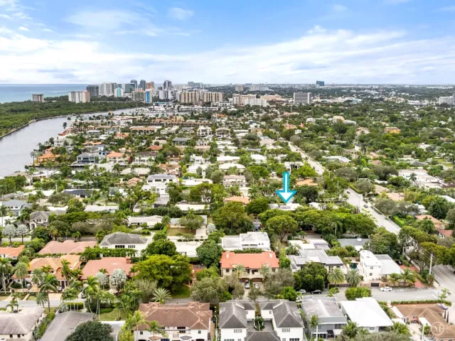 4-bedroom home for sale in Fort Lauderdale - 2711 NE 19th Street - MondialRealty