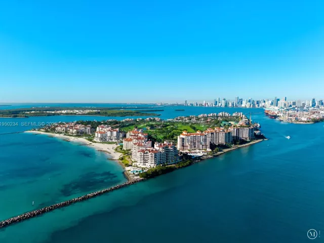 4-bedroom condo for sale in Miami Beach - 7124 Fisher Island Dr 7124 - MondialRealty