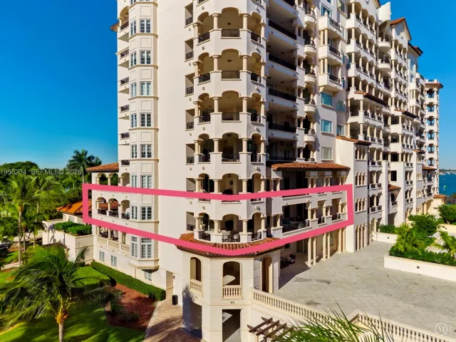 4-bedroom condo for sale in Miami Beach - 7124 Fisher Island Dr 7124 - MondialRealty