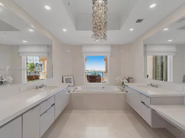 4-bedroom condo for sale in Miami Beach - 7124 Fisher Island Dr 7124 - MondialRealty