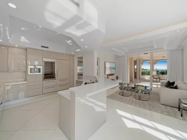 4-bedroom condo for sale in Miami Beach - 7124 Fisher Island Dr 7124 - MondialRealty