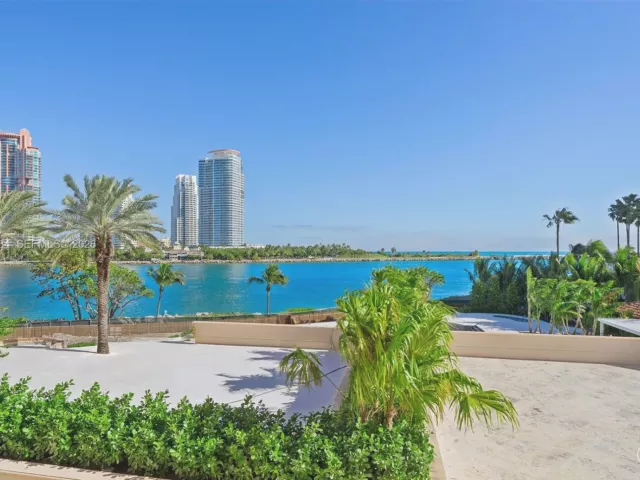 4-bedroom condo for sale in Miami Beach - 7124 Fisher Island Dr 7124 - MondialRealty