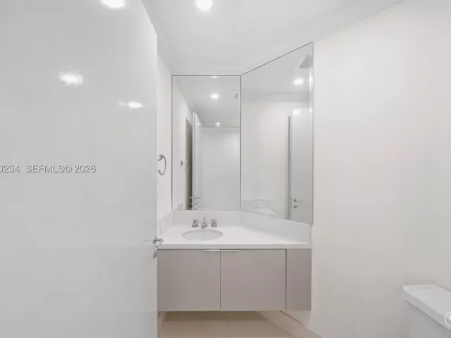 4-bedroom condo for sale in Miami Beach - 7124 Fisher Island Dr 7124 - MondialRealty
