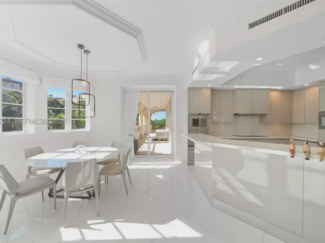 4-bedroom condo for sale in Miami Beach - 7124 Fisher Island Dr 7124 - MondialRealty