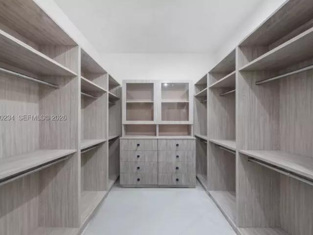 4-bedroom condo for sale in Miami Beach - 7124 Fisher Island Dr 7124 - MondialRealty