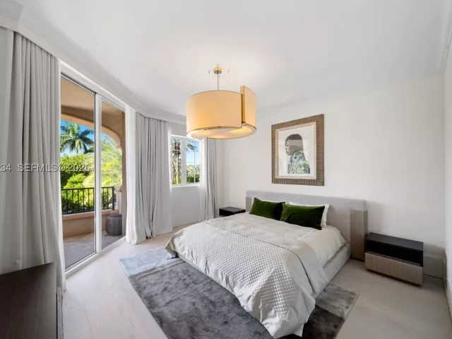 4-bedroom condo for sale in Miami Beach - 7124 Fisher Island Dr 7124 - MondialRealty