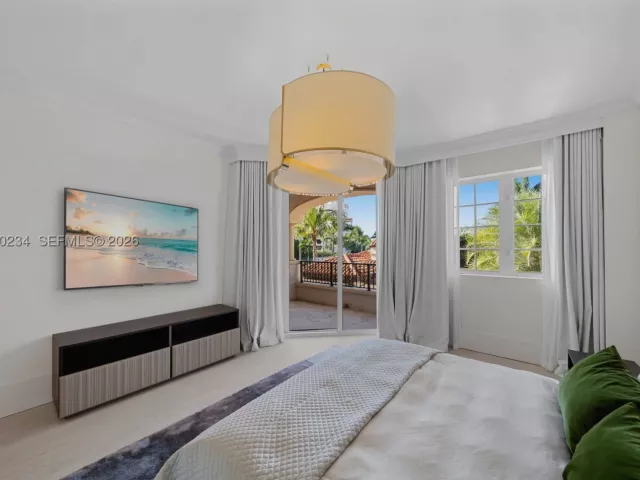 4-bedroom condo for sale in Miami Beach - 7124 Fisher Island Dr 7124 - MondialRealty