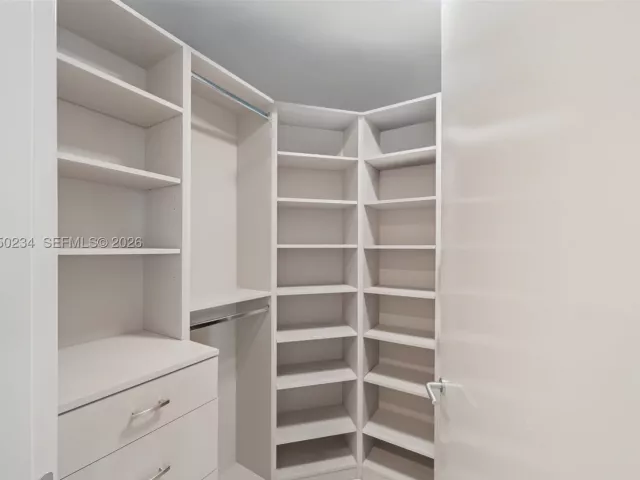 4-bedroom condo for sale in Miami Beach - 7124 Fisher Island Dr 7124 - MondialRealty