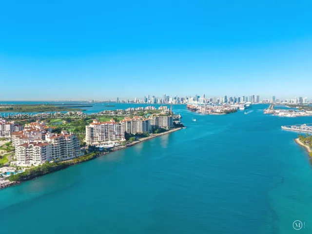 4-bedroom condo for sale in Miami Beach - 7124 Fisher Island Dr 7124 - MondialRealty