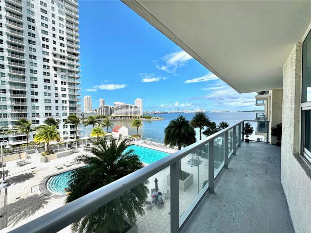 1-bedroom condo for rent in Miami - 1155 Brickell Bay Dr 906 - MondialRealty