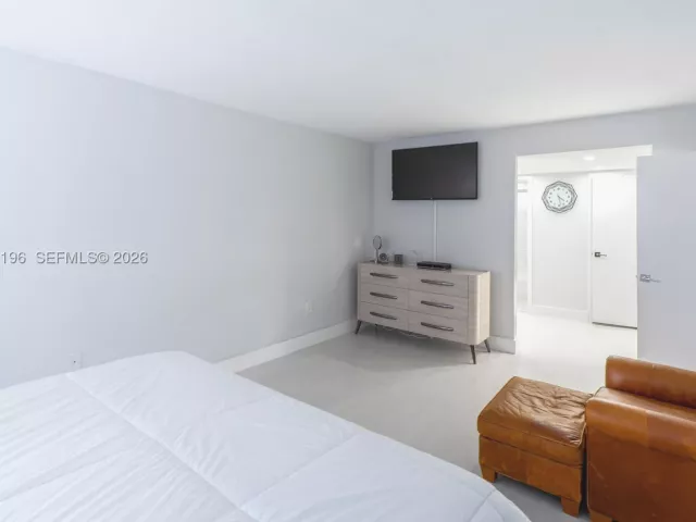 2-bedroom condo for sale in Miami Beach - 5701 Collins Ave 1417 - MondialRealty